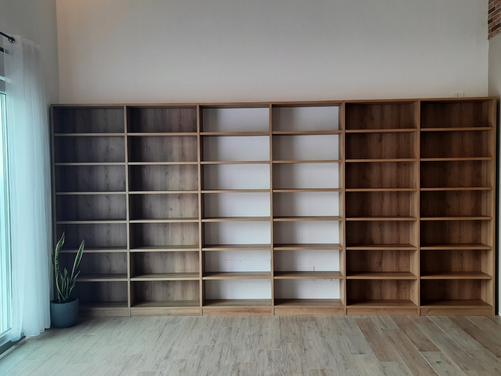 libreria su misura 6 vani disegnata dai 7 montanti Rovere